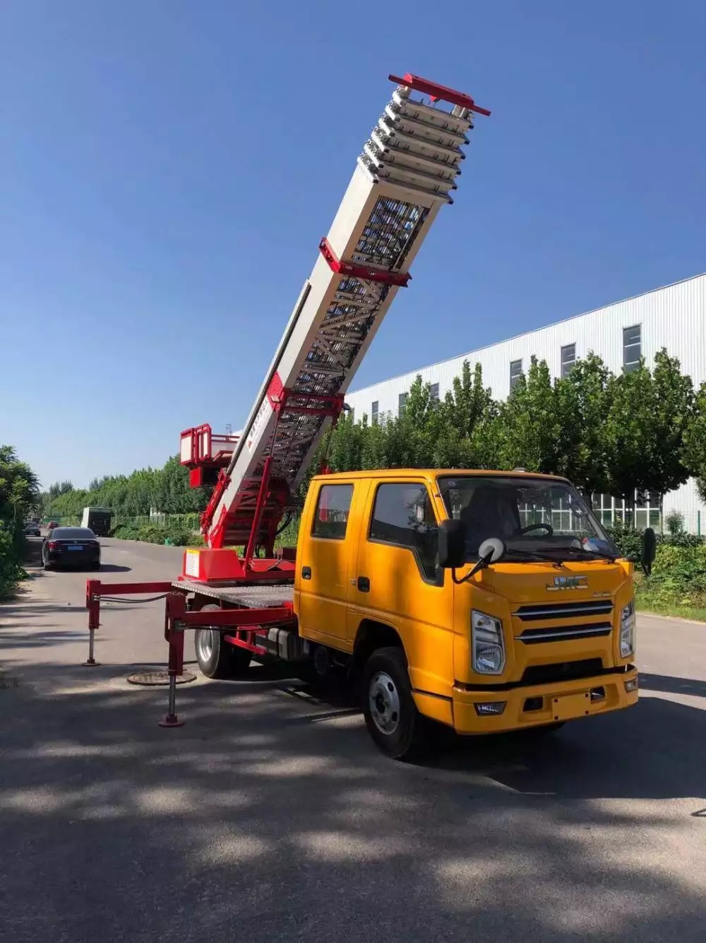 沂南附近的云梯车出租服务：轻松解决高空作业需求