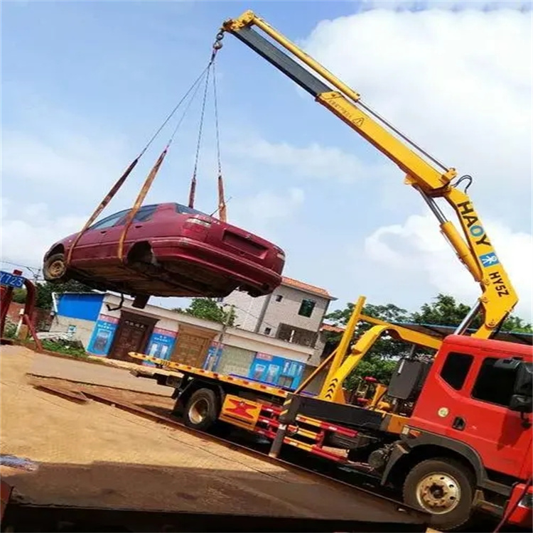 沂南吊车吊汽车的正确方法