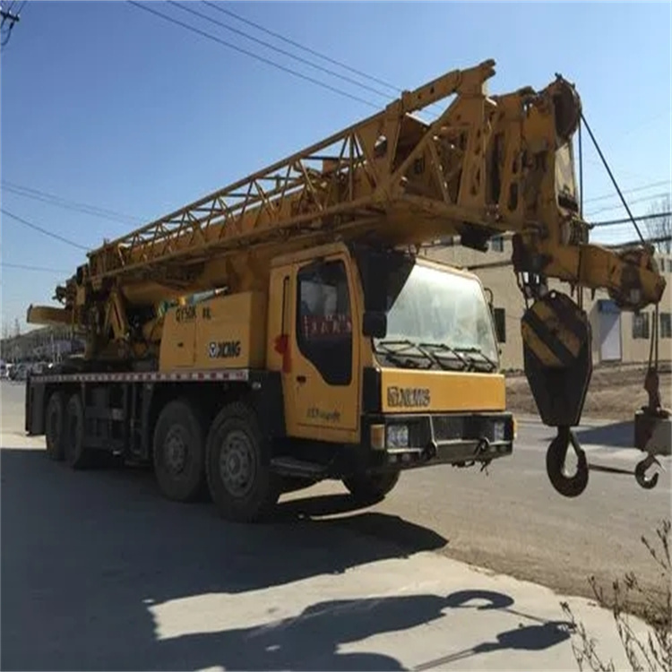 沂南吊车吊挖机吊哪里比较安全